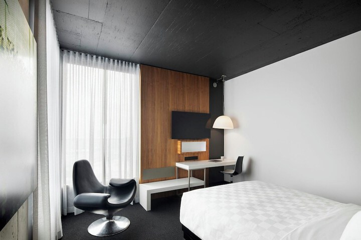 Alt Hotel Toronto Airport