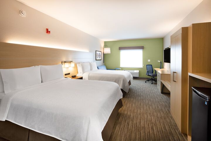 Holiday Inn Express & Suites Ft. Myers Beach-Sanibel Gateway by IHG