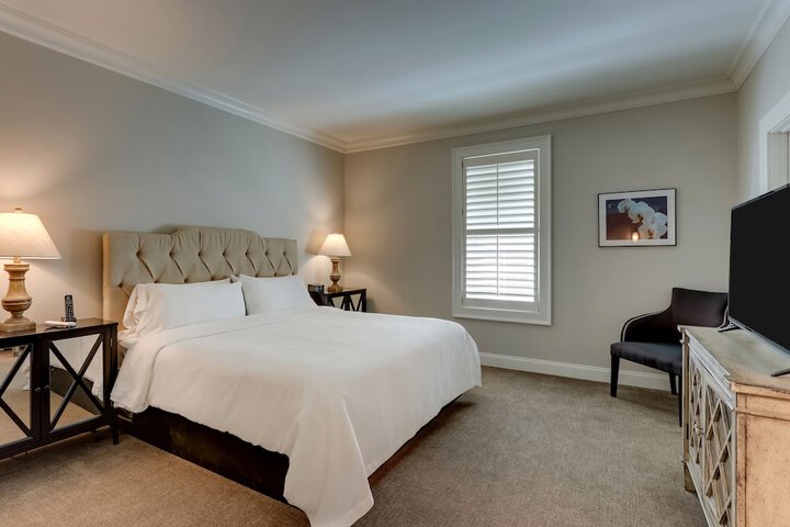 Room 18 of 43