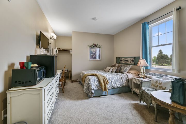 Room 12 of 16
