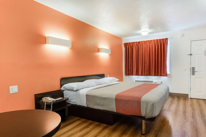 Room 6 of 29