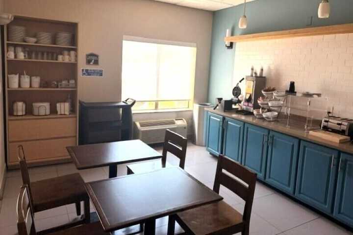 Country Inn & Suites by Radisson Midway - Tallahassee West