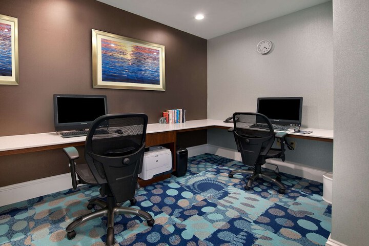Business Center 28 of 30