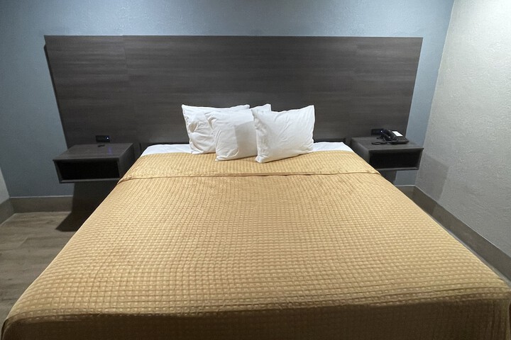 Room 10 of 11