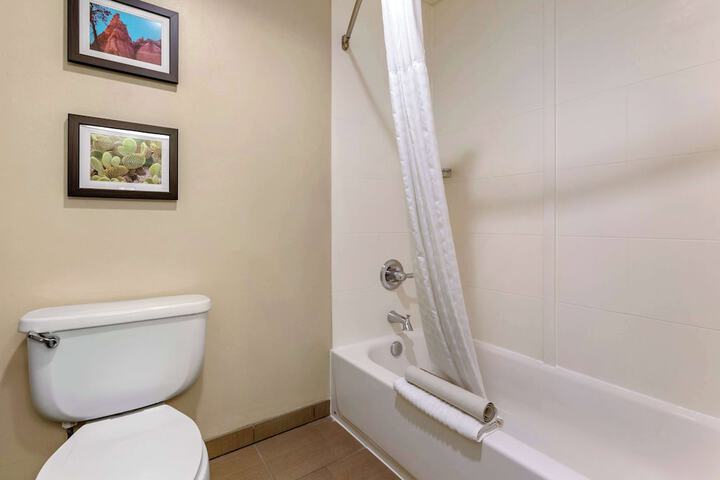 Room 6 of 22