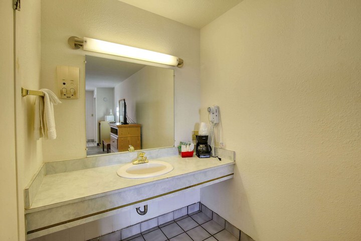Room 28 of 46