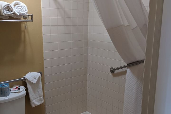 Room 13 of 37