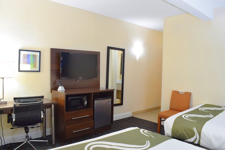 Quality Inn & Suites Middletown - Newport