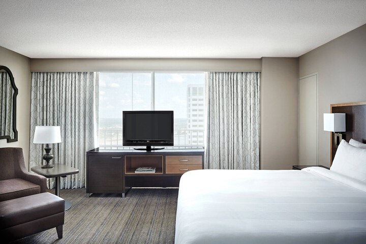 Room 18 of 105