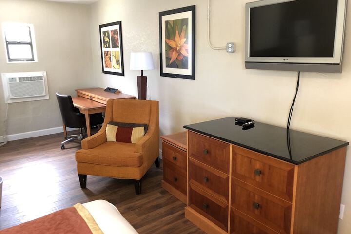Room 25 of 29