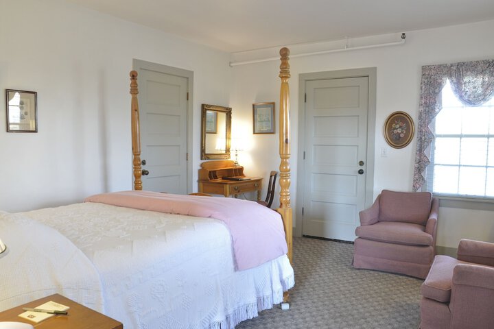 Room 43 of 76