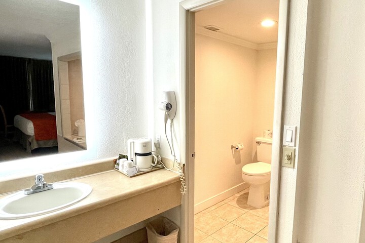 Room 27 of 33