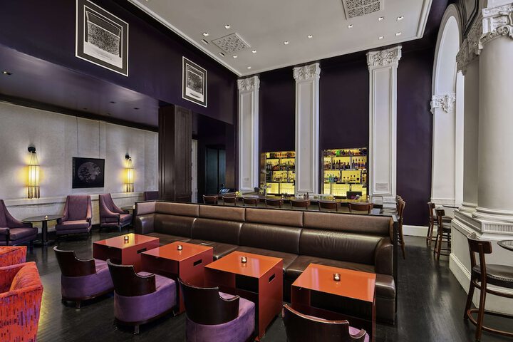 Lounge 84 of 97