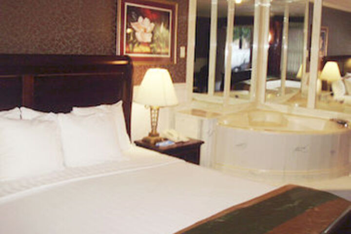 Rodeway Inn & Suites
