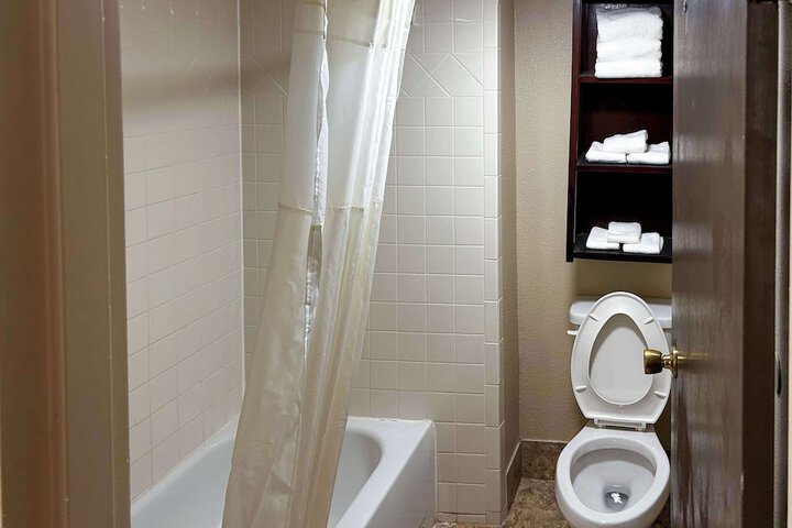 Room 10 of 15