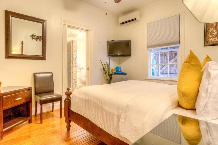 Key West Harbor Inn - Adults Only