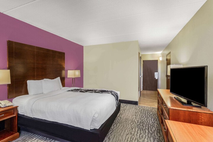 Room 22 of 34