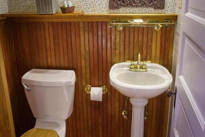 THE ANDRIE ROSE INN