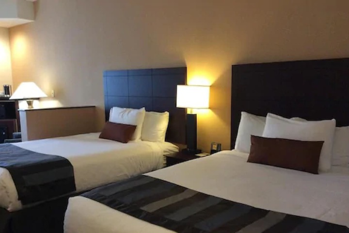 Room 8 of 19
