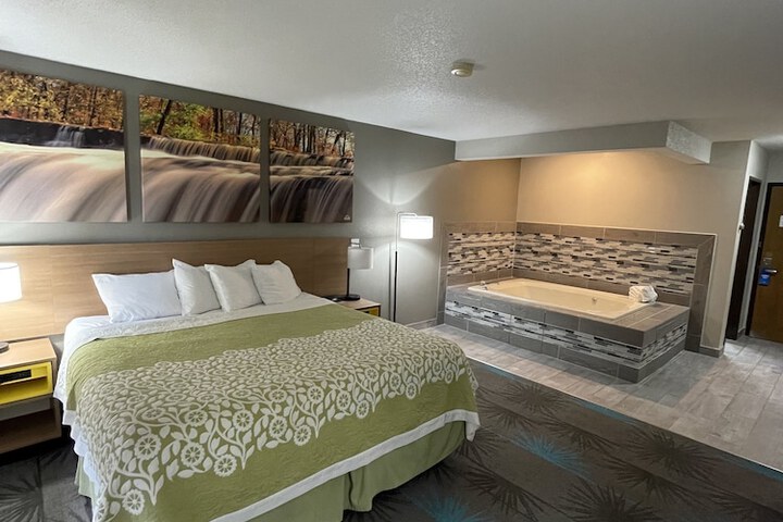 Room 10 of 27