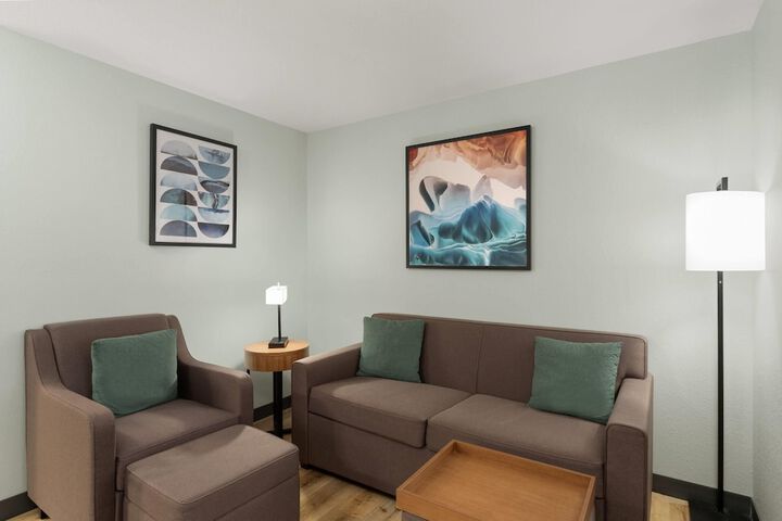 Wingate Suites by Wyndham Mansfield