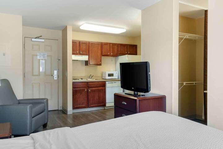 Room 17 of 28