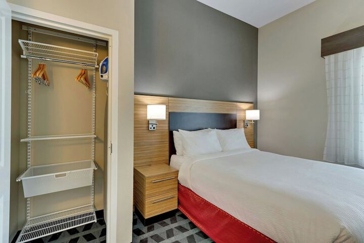 Room 25 of 63