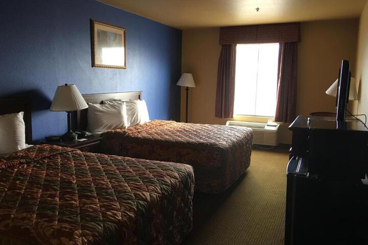 Econo Lodge Inn & Suites