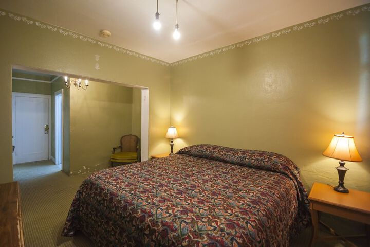 Room 46 of 97