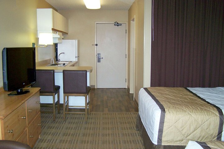 Room 12 of 27