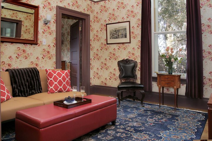 Room 16 of 38