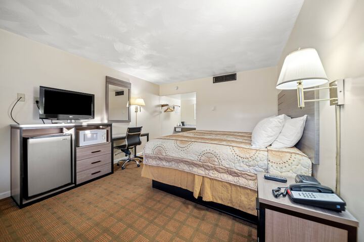 Room 9 of 38