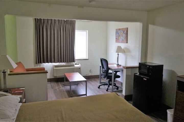 Econo Lodge Inn & Suites Pekin - Peoria Area