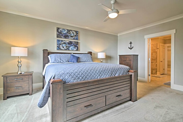 Lake Keowee Home With Balcony & Boat Dock!