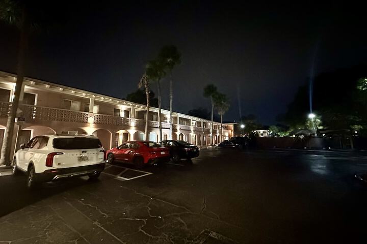 Hotel 5 of 71