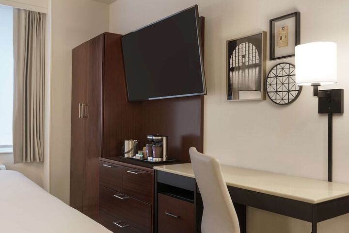 Room 8 of 34