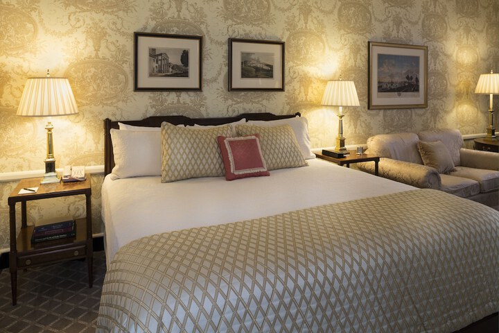 Williamsburg Inn an official Colonial Williamsburg Hotel