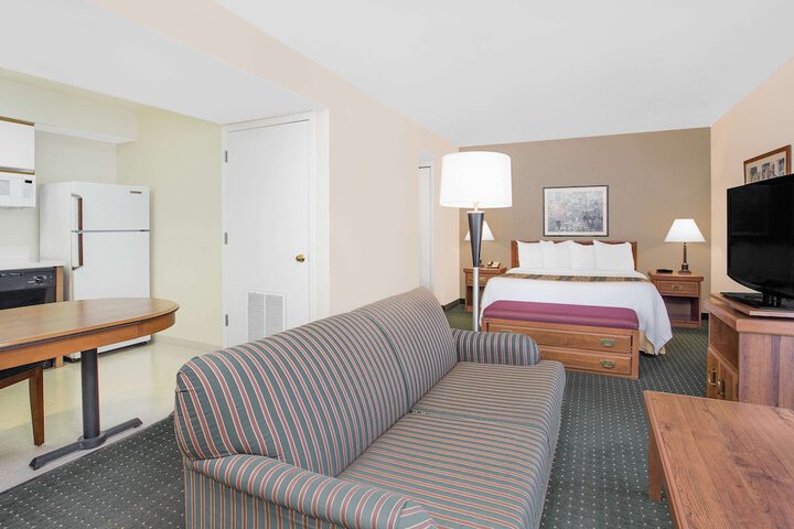 Room 11 of 30