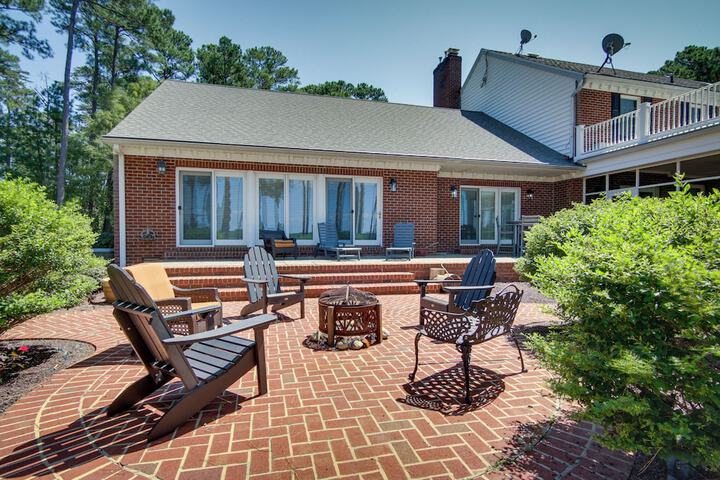 Waterfront Cambridge Gem w / Hot Tub Pool & Dock!