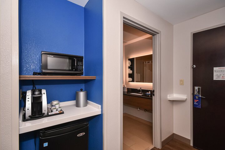 Room 11 of 25