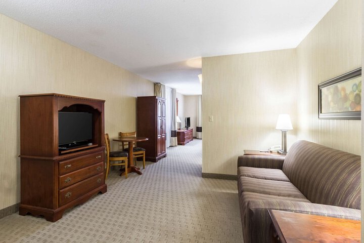 Room 33 of 49