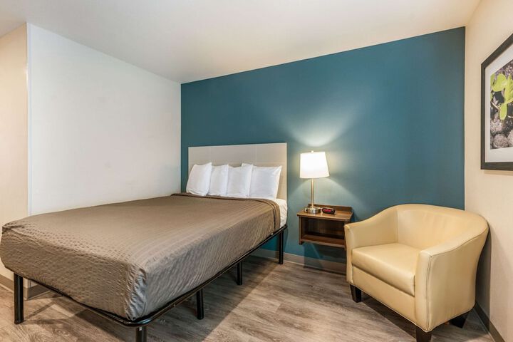 WoodSpring Suites Linden