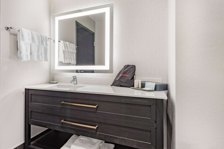 Room 15 of 33