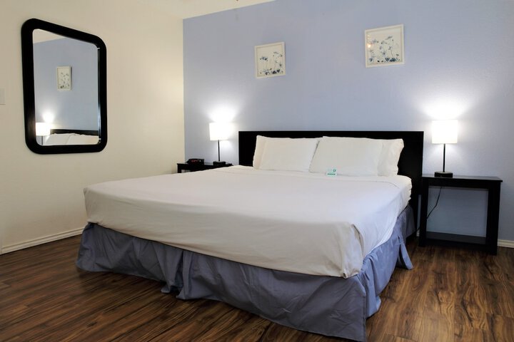 Room 27 of 32