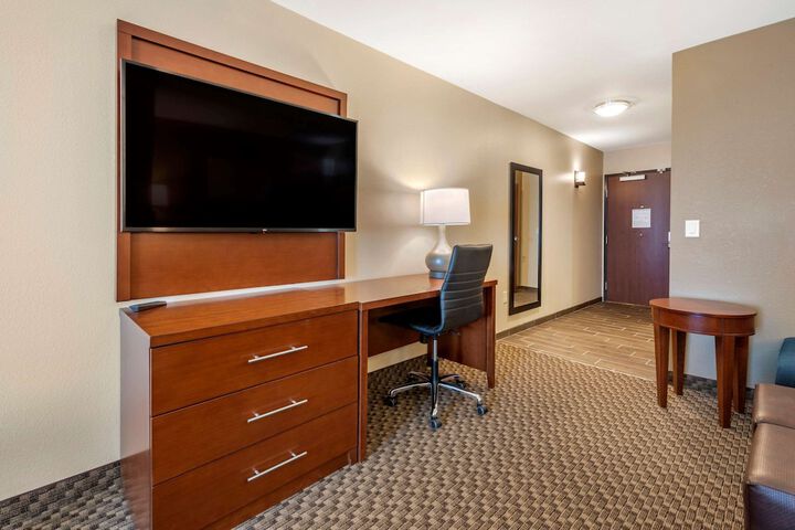 Room 27 of 37