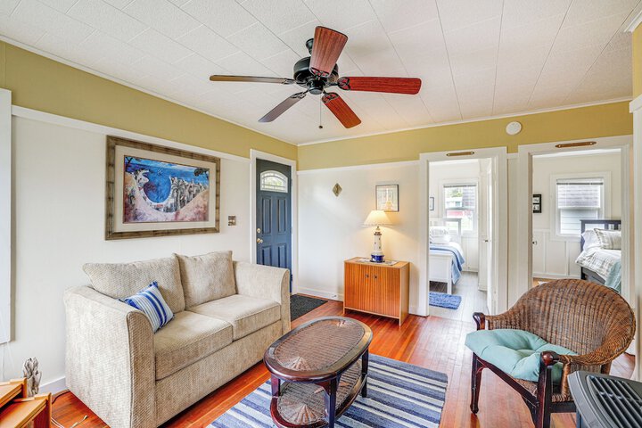 Beautiful Birch Bay Retreat w / Deck & Fire Pit!