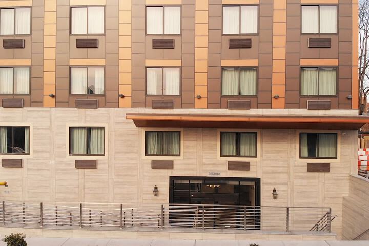 Hotel 2 of 63