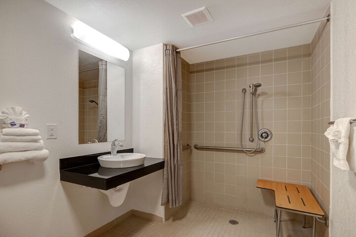 Room 16 of 25