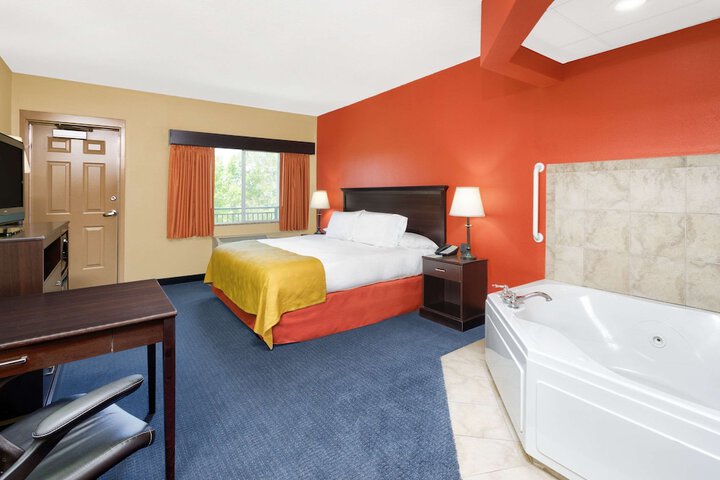 Room 9 of 24