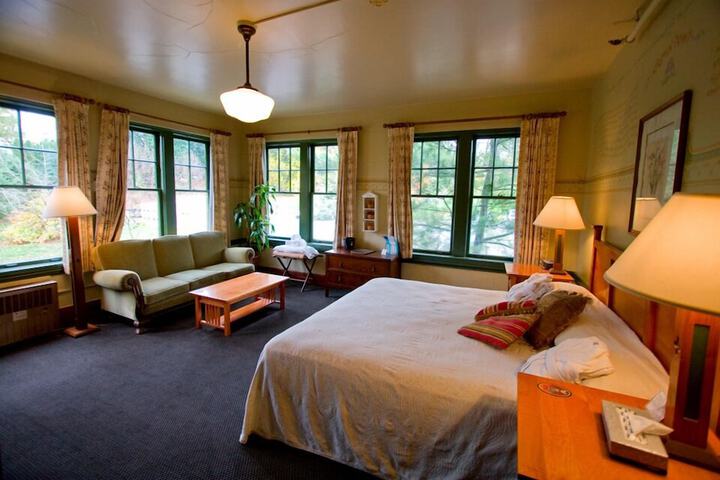 Room 44 of 125